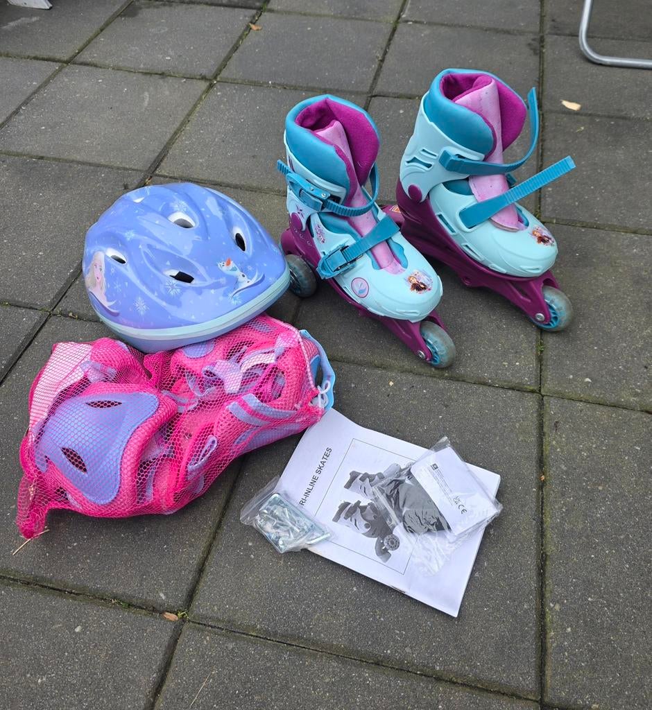Frozen rolschaatsen set (maat 29-32) met helm en beschermers, Ophalen of Verzenden, Verstelbaar, Gebruikt, Kinderen