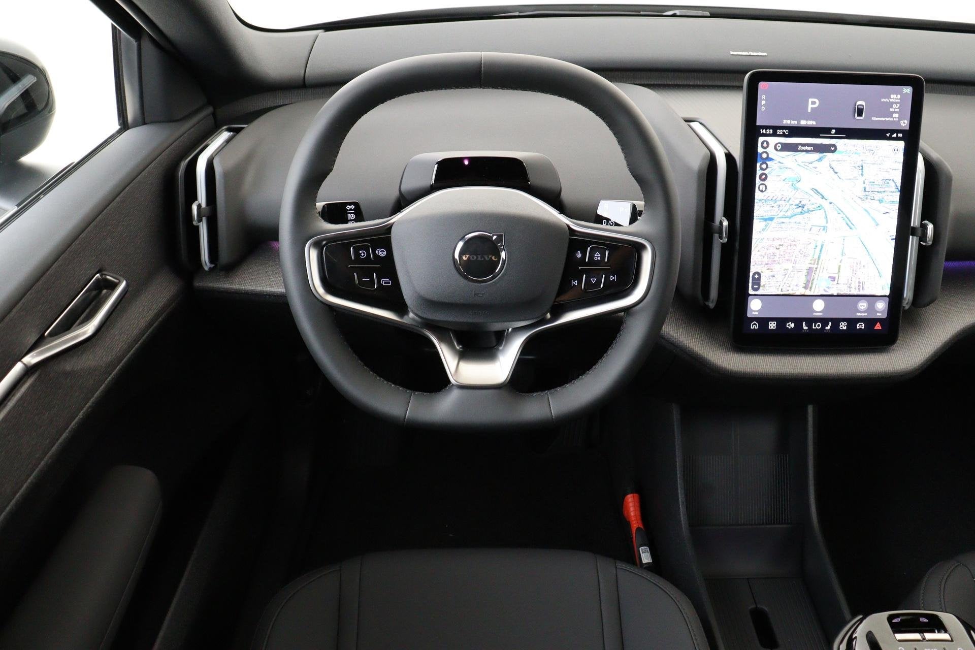 Volvo EX30 P3 LONG RANGE PLUS EUROPA 69 kWh -HARMAN/KARDON|C, Auto's, Automaat, Achterwielaandrijving, Zwart, Leder en Stof