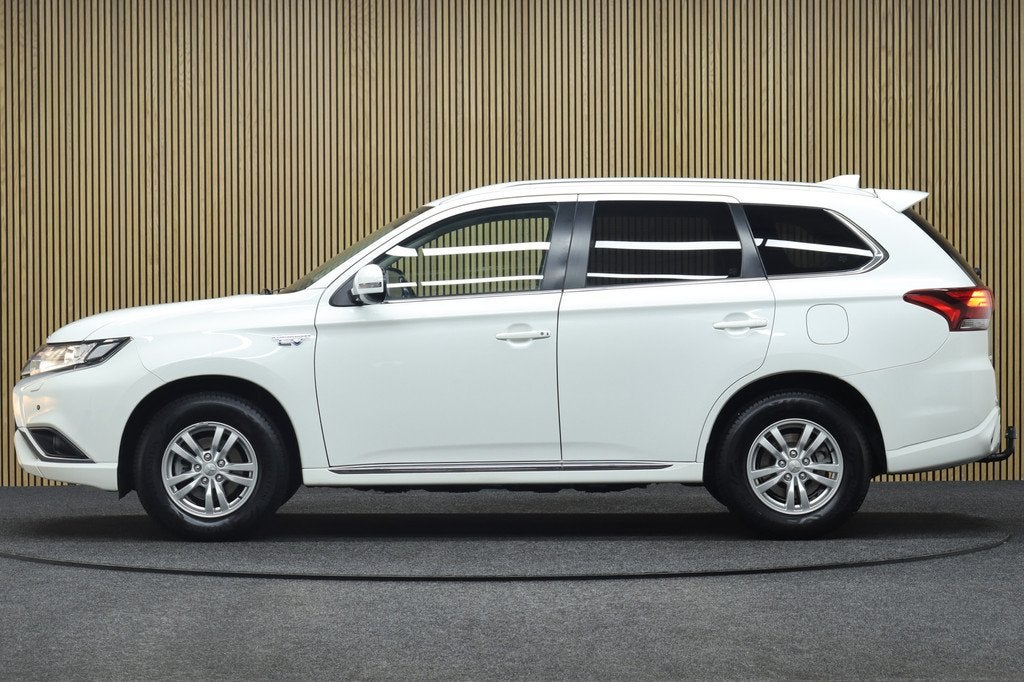 Mitsubishi Outlander 2.4 PHEV Pure | Afneembare Trekhaak | C, Automaat, Stof, 4 cilinders, 1865 kg