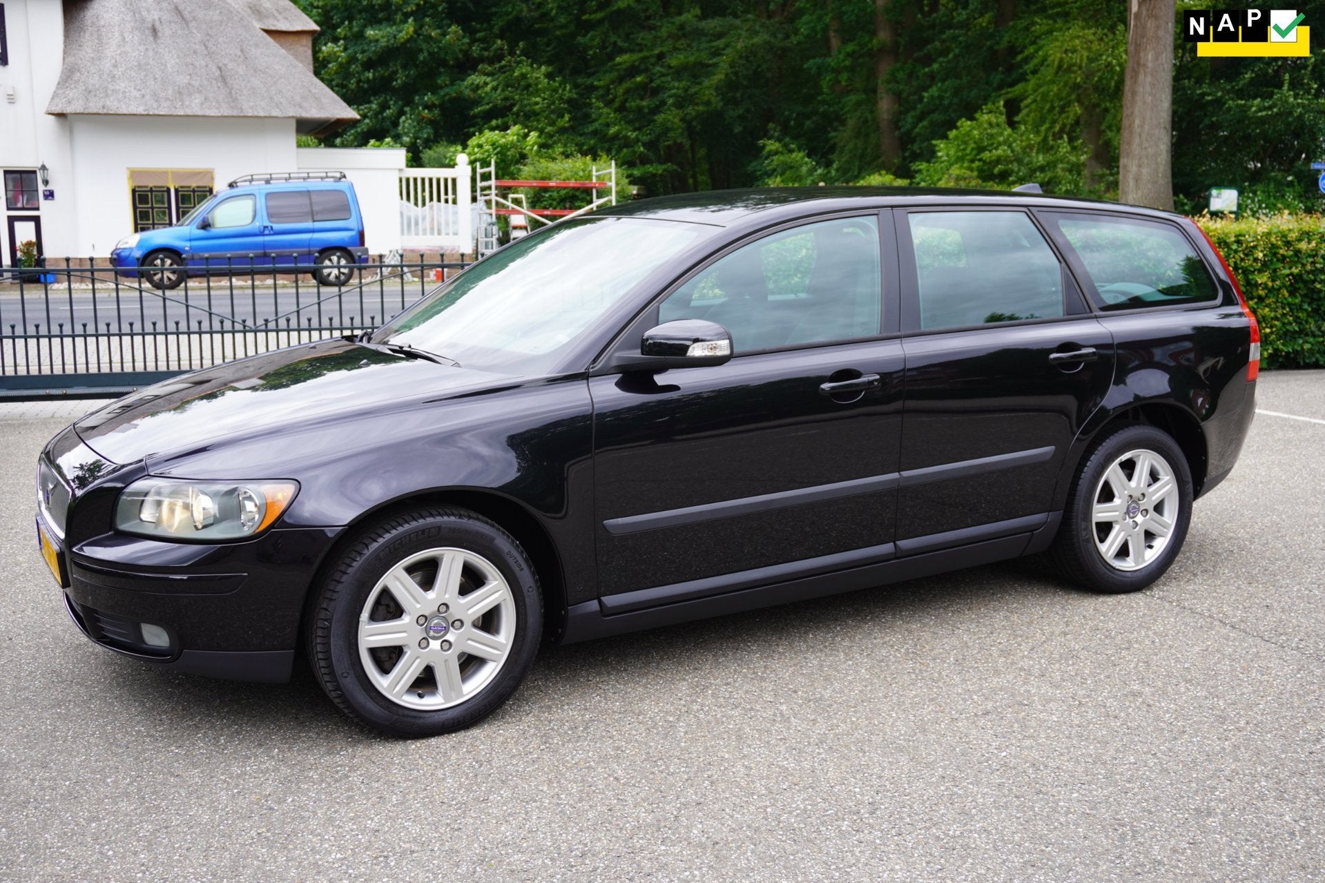 Volvo V50 2.4 Edition I Automaat Dealer onderhouden, Gebruikt, 700 kg, Leder en Stof, Zwart