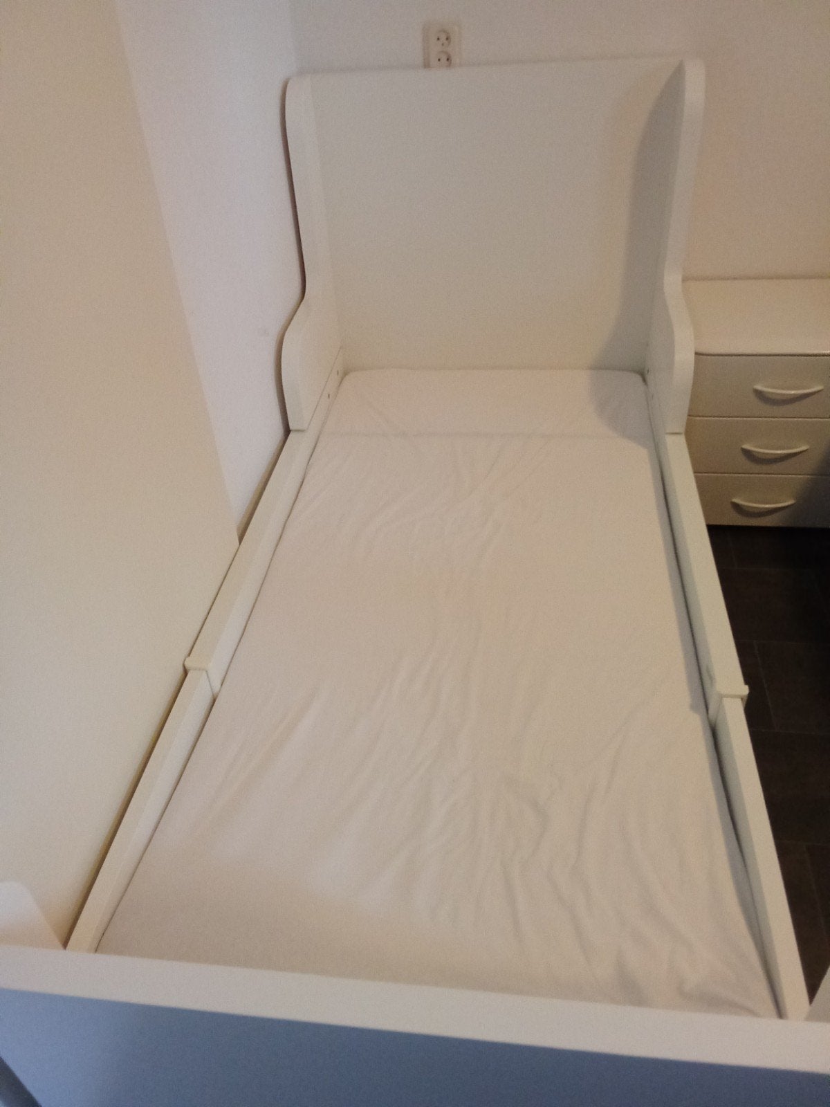 Wit meegroei bed Busunge Ikea, Kinderen en Baby's, Ophalen, Zo goed als nieuw