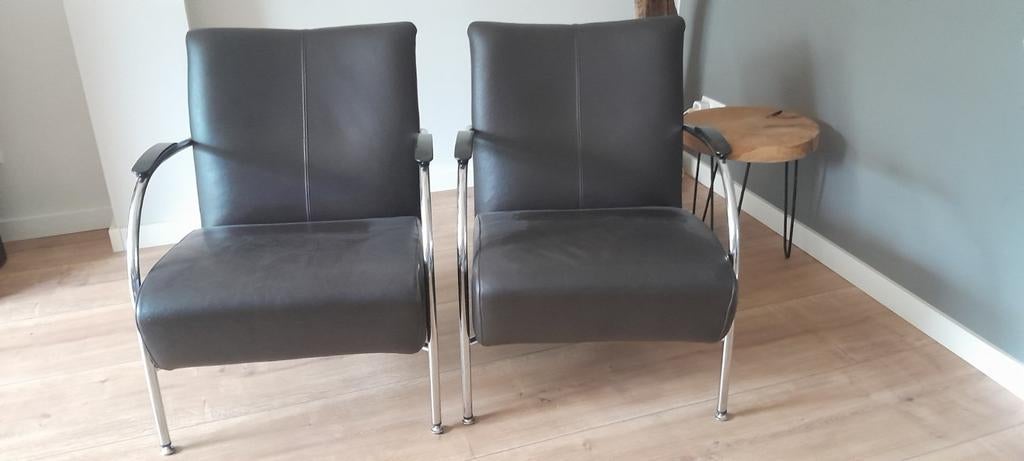 Twee comfortabele fauteuils met chromen onderstel, Gebruikt, Twee, Bruin, Ophalen of Verzenden