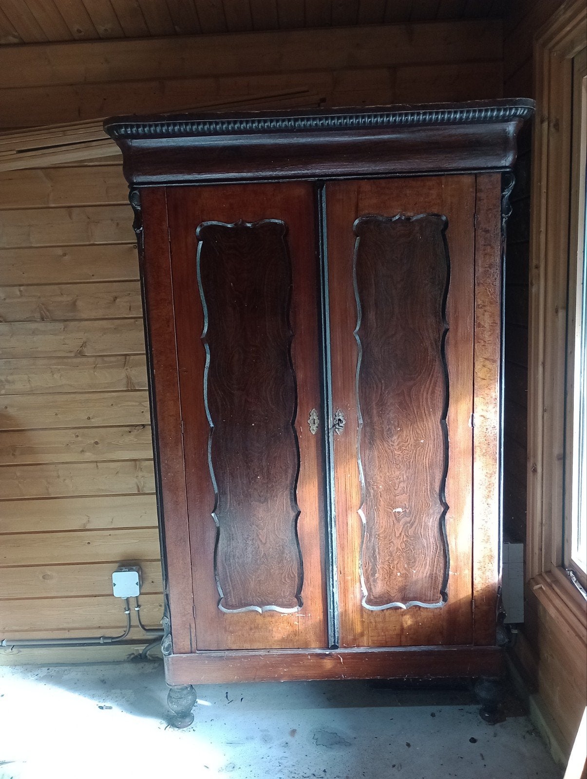 oude Hollandse kledingkast afmeting 190x110x40, Ophalen