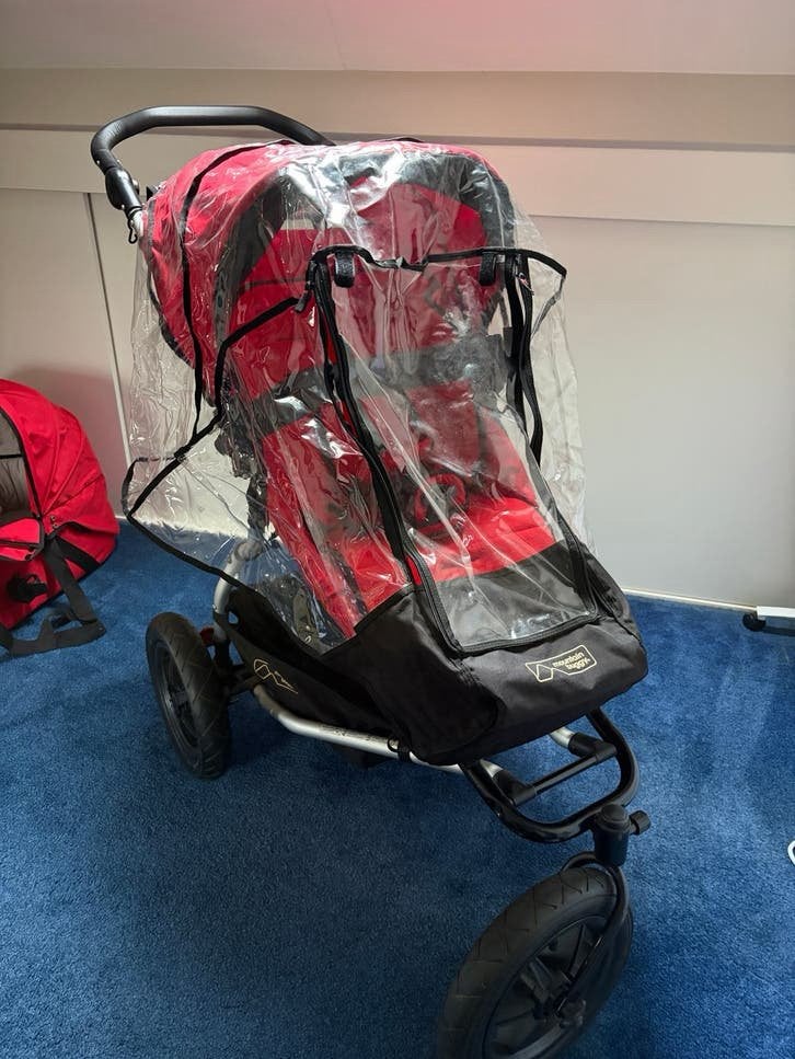 Zeer complete Mountain Buggy Urban Jungle met reiswieg, Gebruikt, Luchtbanden, Combiwagen, Ophalen