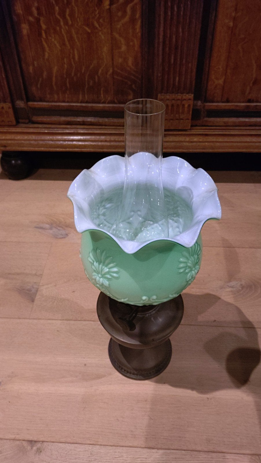 Antieke olielamp met groene glazen kap, Ophalen