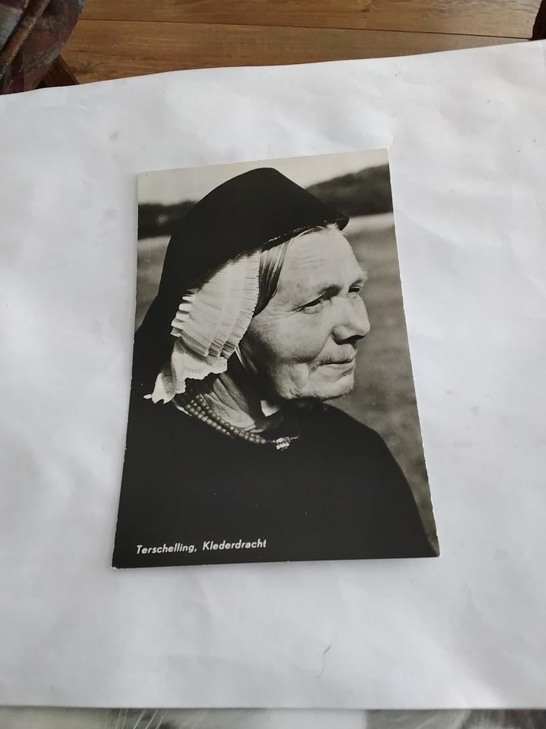 TERSCHELLING.  KLEDERDRACHT, Ophalen of Verzenden, 1960 tot 1980, Waddeneilanden