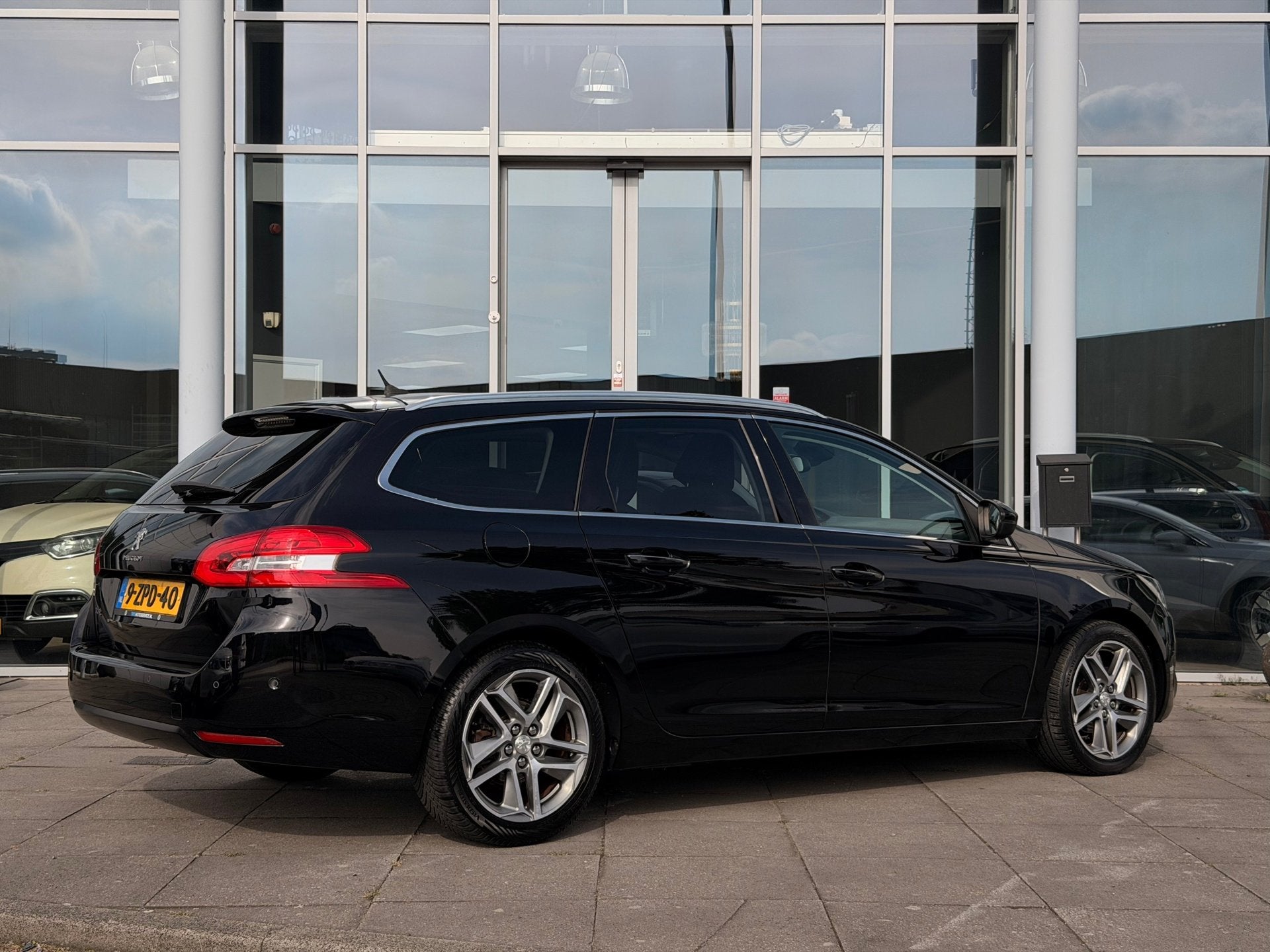 Peugeot 308 SW 1.2 PureTech Allure|Vol Vol opties, Auto's, Peugeot, Gebruikt, 1199 cc, Zwart, Onderhoudsboekje