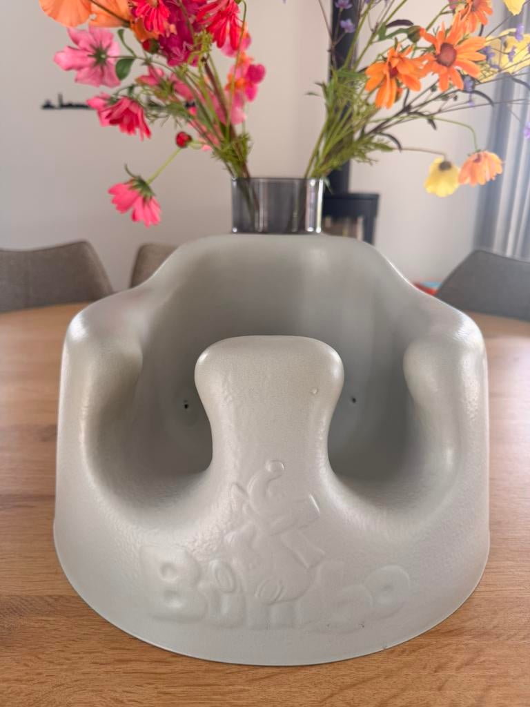 Bumbo babysitje met eetblad, Kinderen en Baby's, Kinderkamer | Tafels en Stoelen, Ophalen, Gebruikt, Stoel(en)