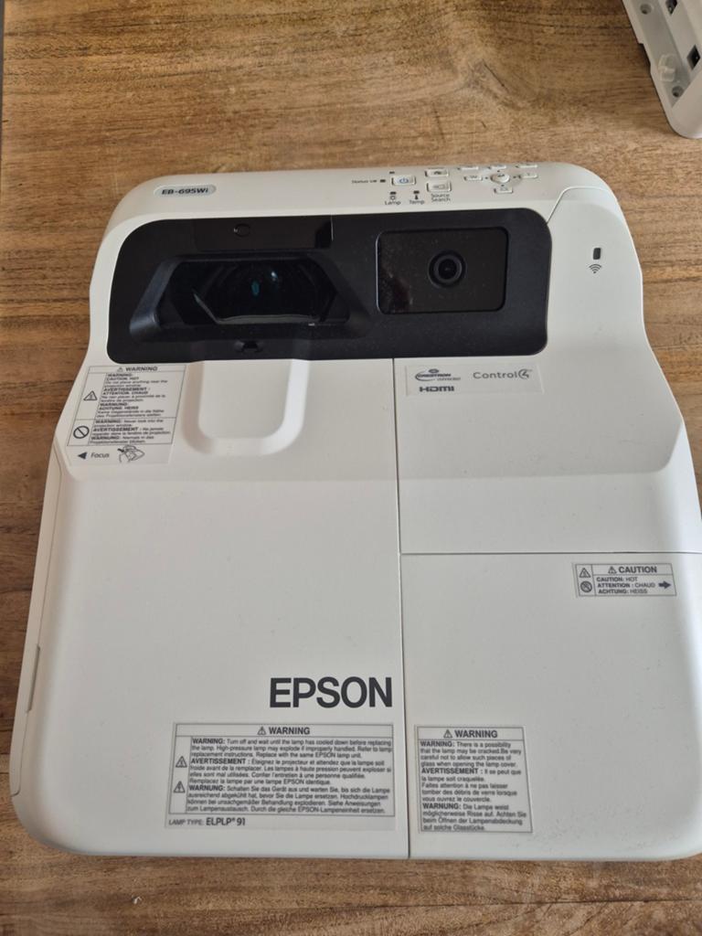 Epson EB-695Wi Projector met bijbehorende kabels, Ophalen, HD (720), Epson, Zo goed als nieuw