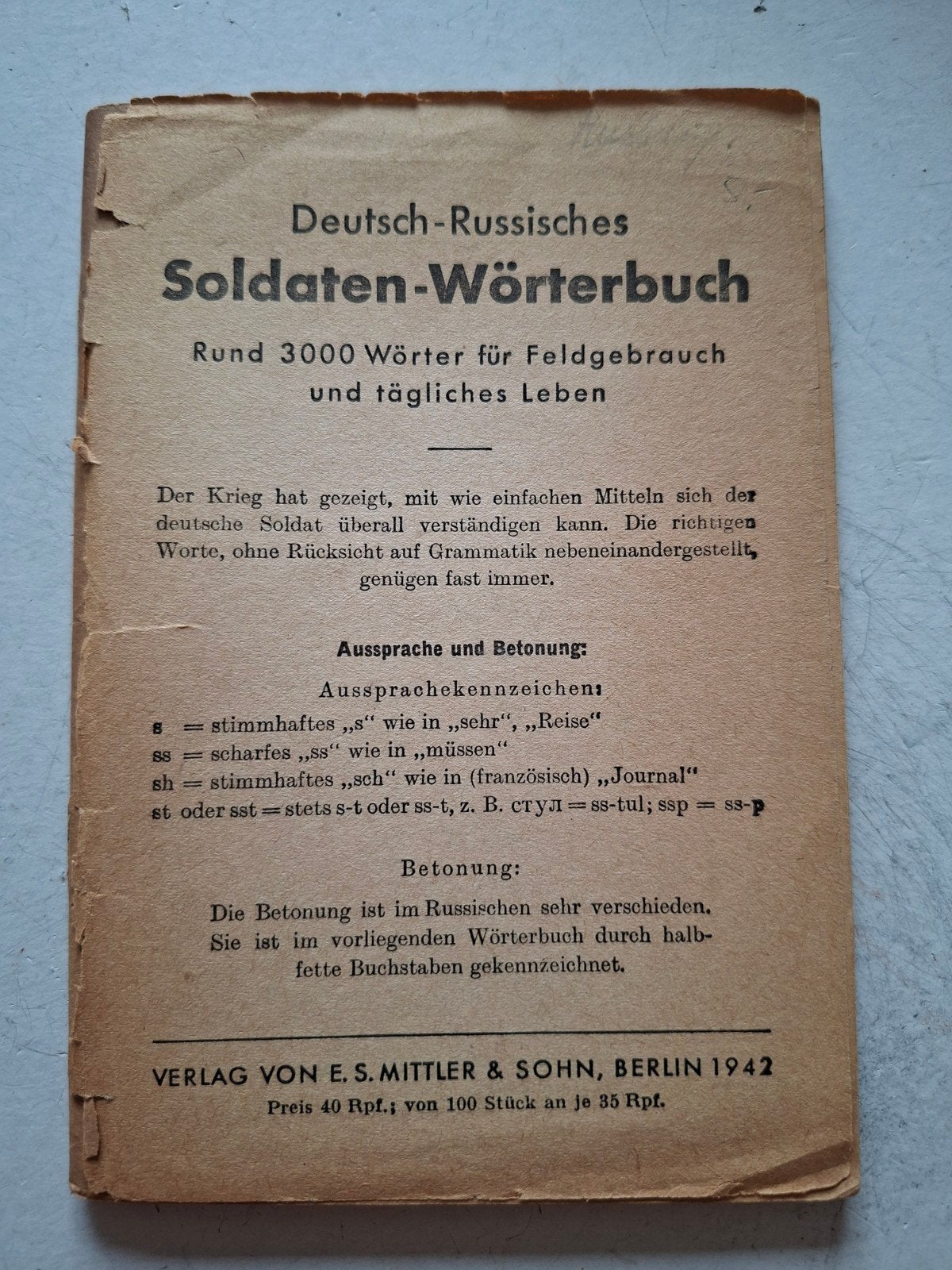 Deutsch-Russisches soldaten wörterbuch 1942, Ophalen of Verzenden, Nederland, Embleem of Badge