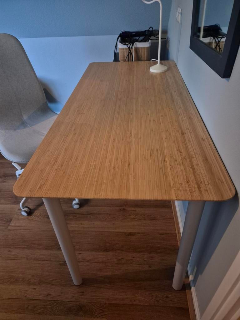 IKEA Bureau 140 cm - Modern en Functioneel, Gebruikt, Hout, Bruin, Ophalen of Verzenden