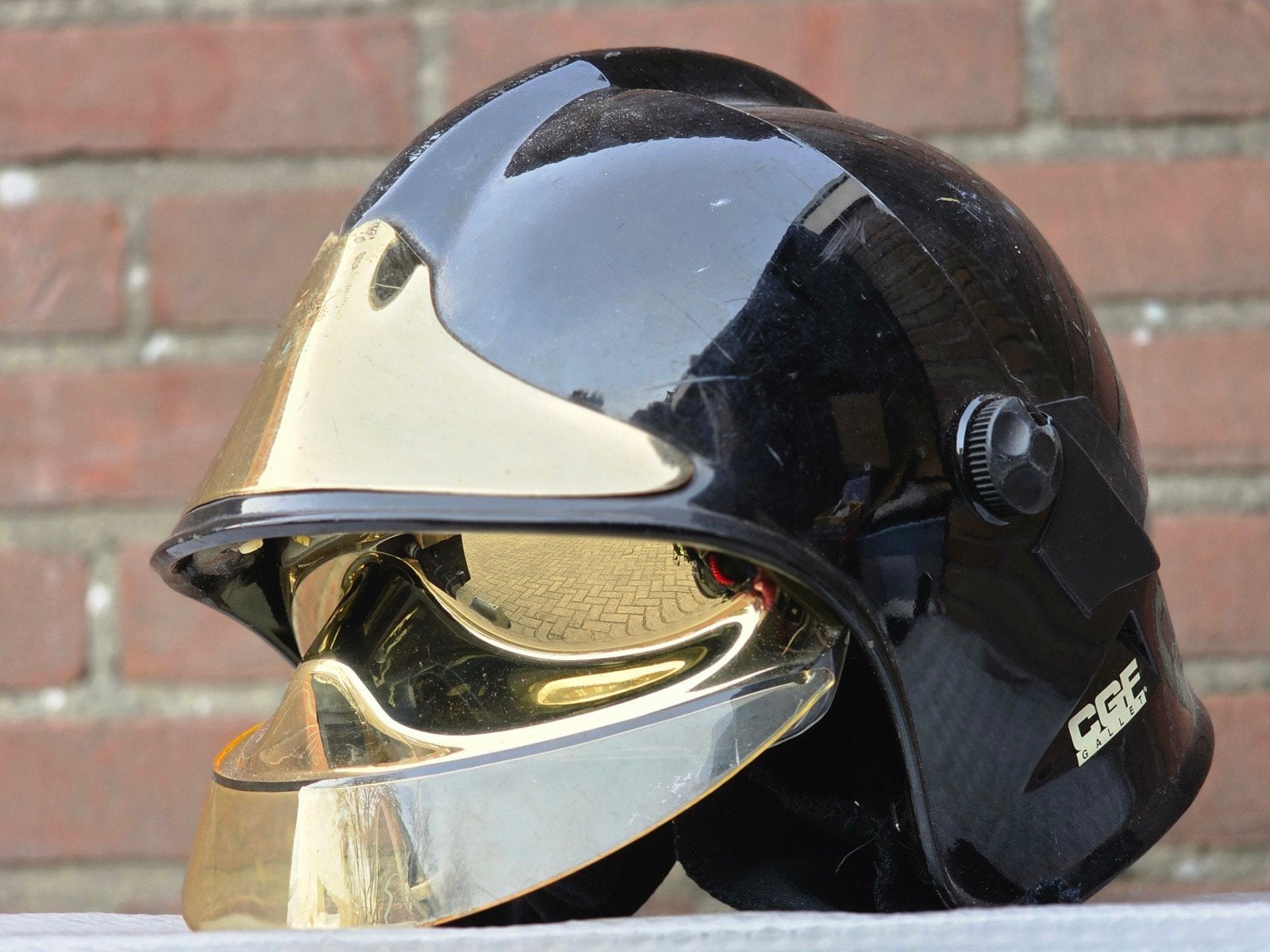brandweerhelm brandweer CGF GALLET zwart met alu lamphouder, Ophalen of Verzenden, Landmacht, Nederland, Embleem of Badge