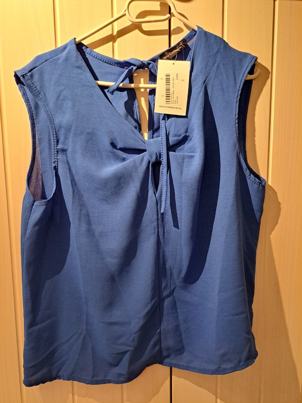 Mooie nieuwe twinset in kobalt - one size, Ophalen of Verzenden, Nieuw, Blauw