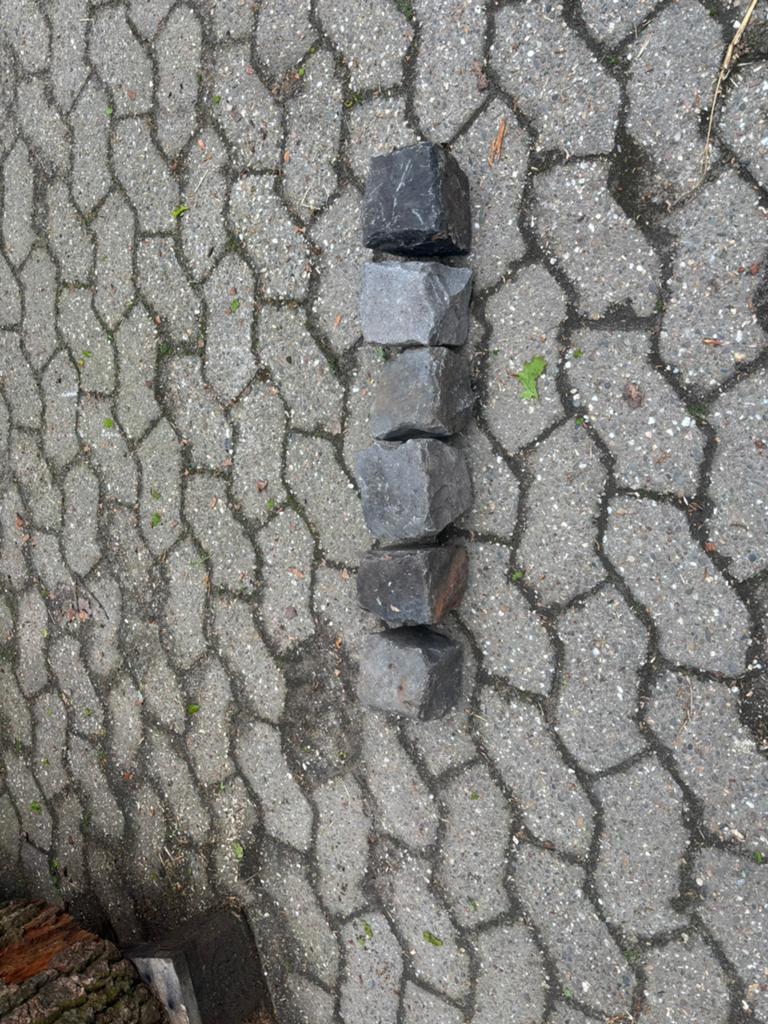 Zwarte kinderkopjes, Tuin en Terras, Grind, Keien en Split, Ophalen of Verzenden, Zo goed als nieuw, Basalt