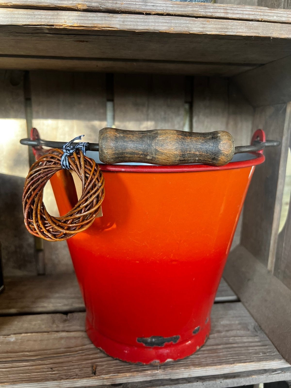 Klein oranje emaille emmertje poetsemmertje, Ophalen