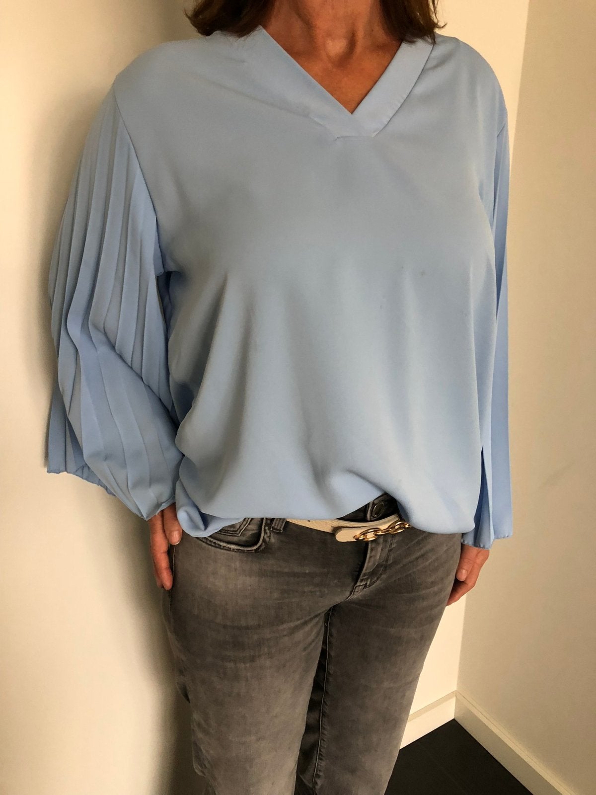 Nieuwe travelstof blauwe top met raffelmouw mt 42, Ophalen of Verzenden, Nieuw, Maat 42/44 (L), Blauw