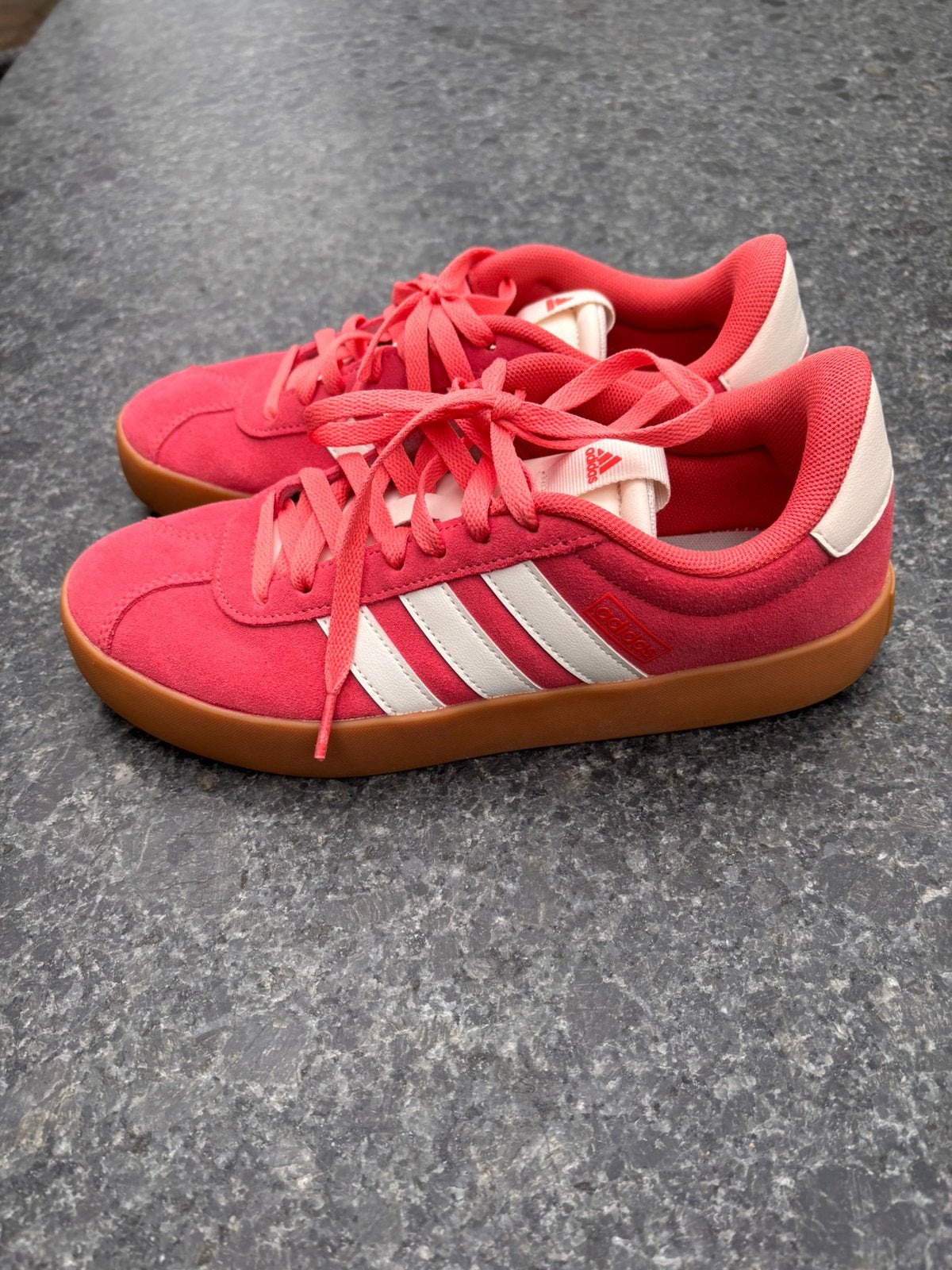 Adidas sneakers maat 40, Kleding | Dames, Schoenen, Nieuw, Ophalen of Verzenden, Sneakers of Gympen, Roze