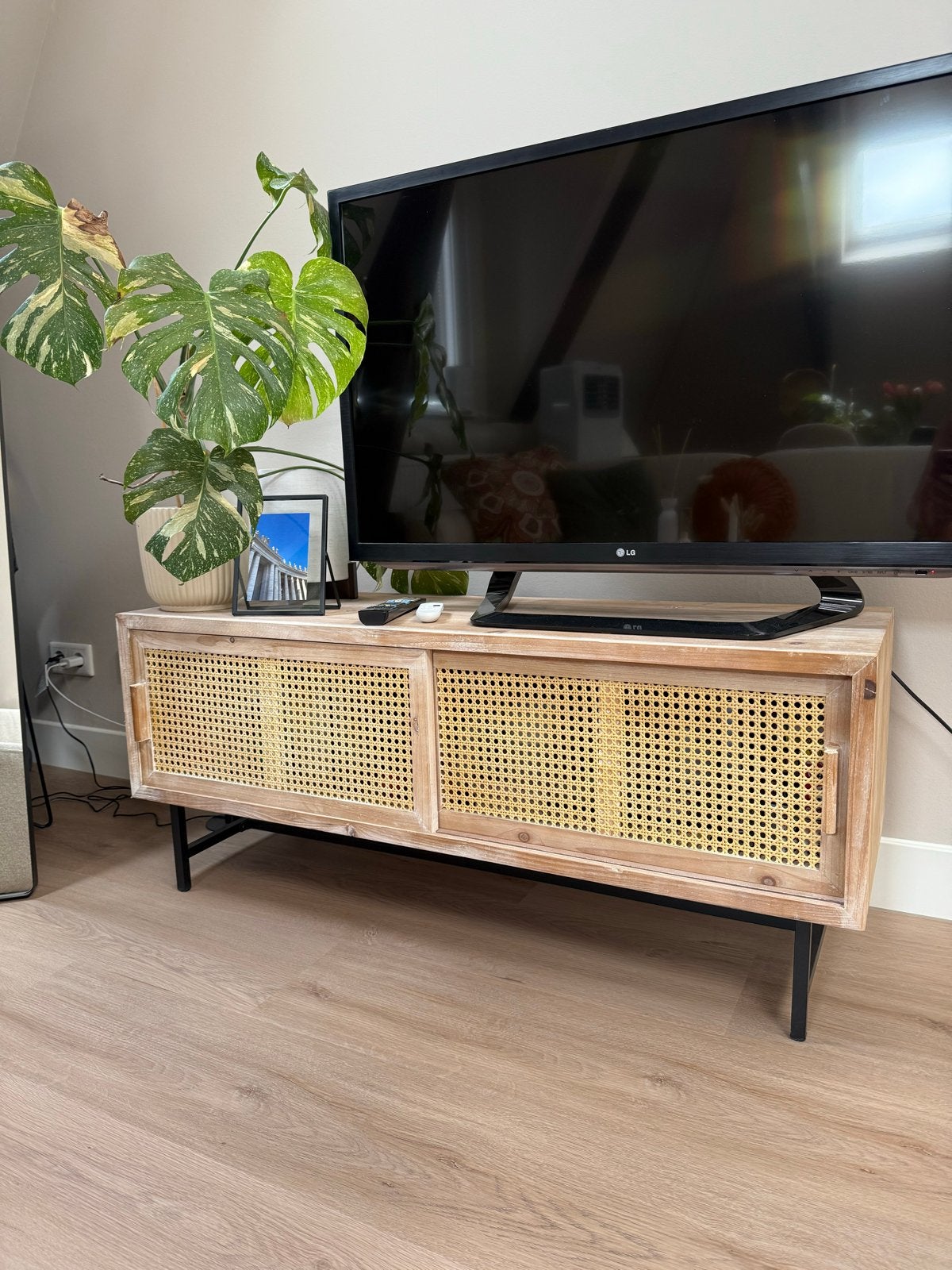 Tv meubel webbing met metalen poten, Ophalen, Gebruikt, 100 tot 150 cm, Minder dan 100 cm