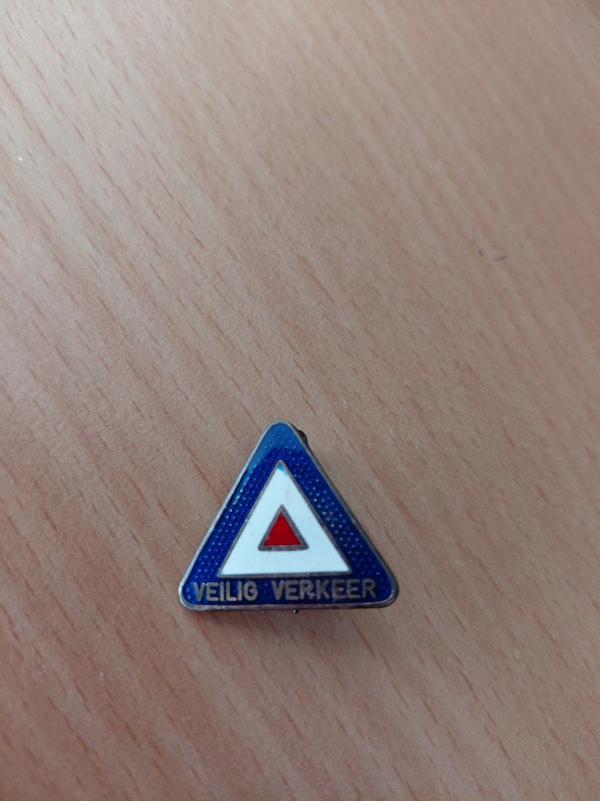 Vintage Speldje Veilig Verkeer Driehoek, Verzamelen, Speldjes, Pins en Buttons, Ophalen of Verzenden, Gebruikt, Overige onderwerpen