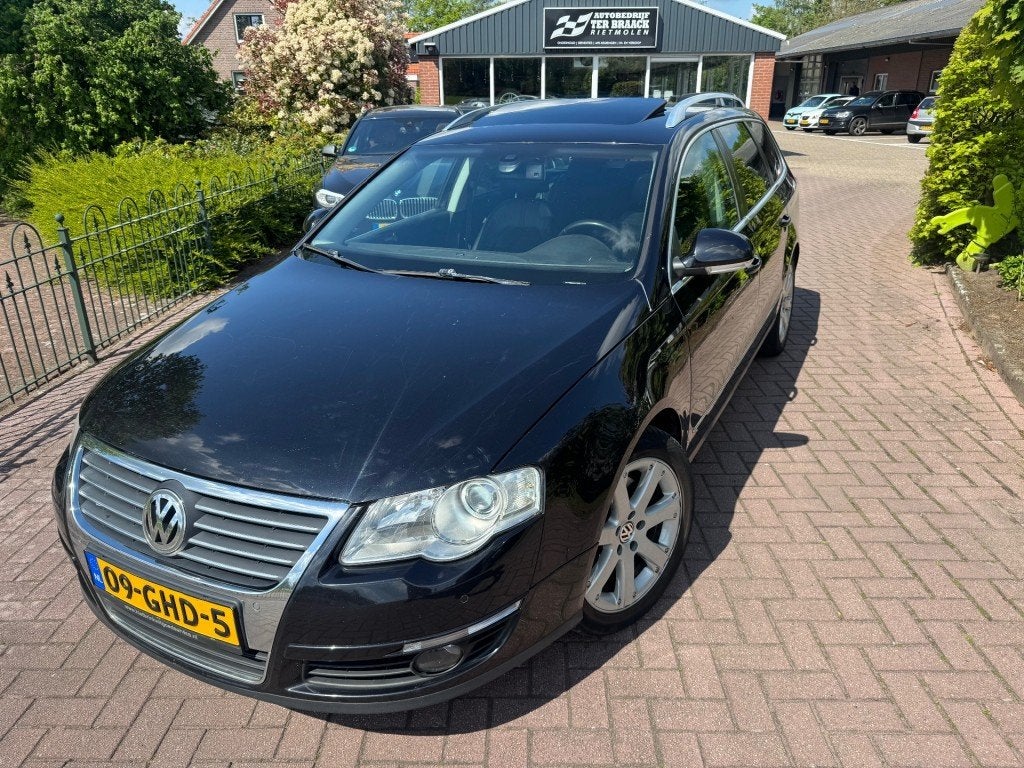 Volkswagen PASSAT 2.0 TDI 140 PK Highline*Cruise*Trekhaak*Sc, Auto's, Zwart, Origineel Nederlands, Diesel, 168 €/maand