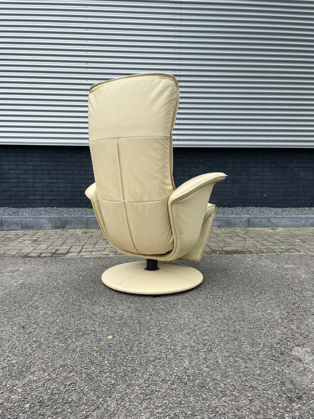 Foto 5 van Creme kleurige leren relax fauteuil / relax stoel