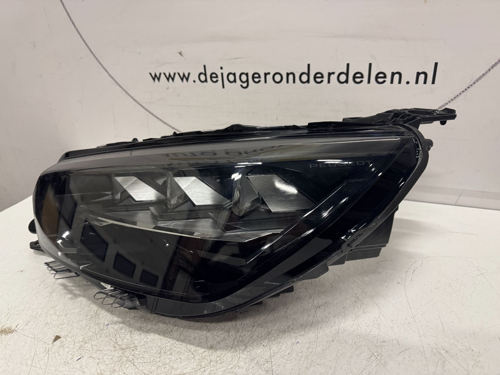 PEUGEOT 208 2008 FACELIFT KOPLAMP LINKS 9850598580 2023-, Auto-onderdelen, Taurusavenue 1
2132 LS  Hoofddorp, NL, Gebruikt, Contact.group@renault.com