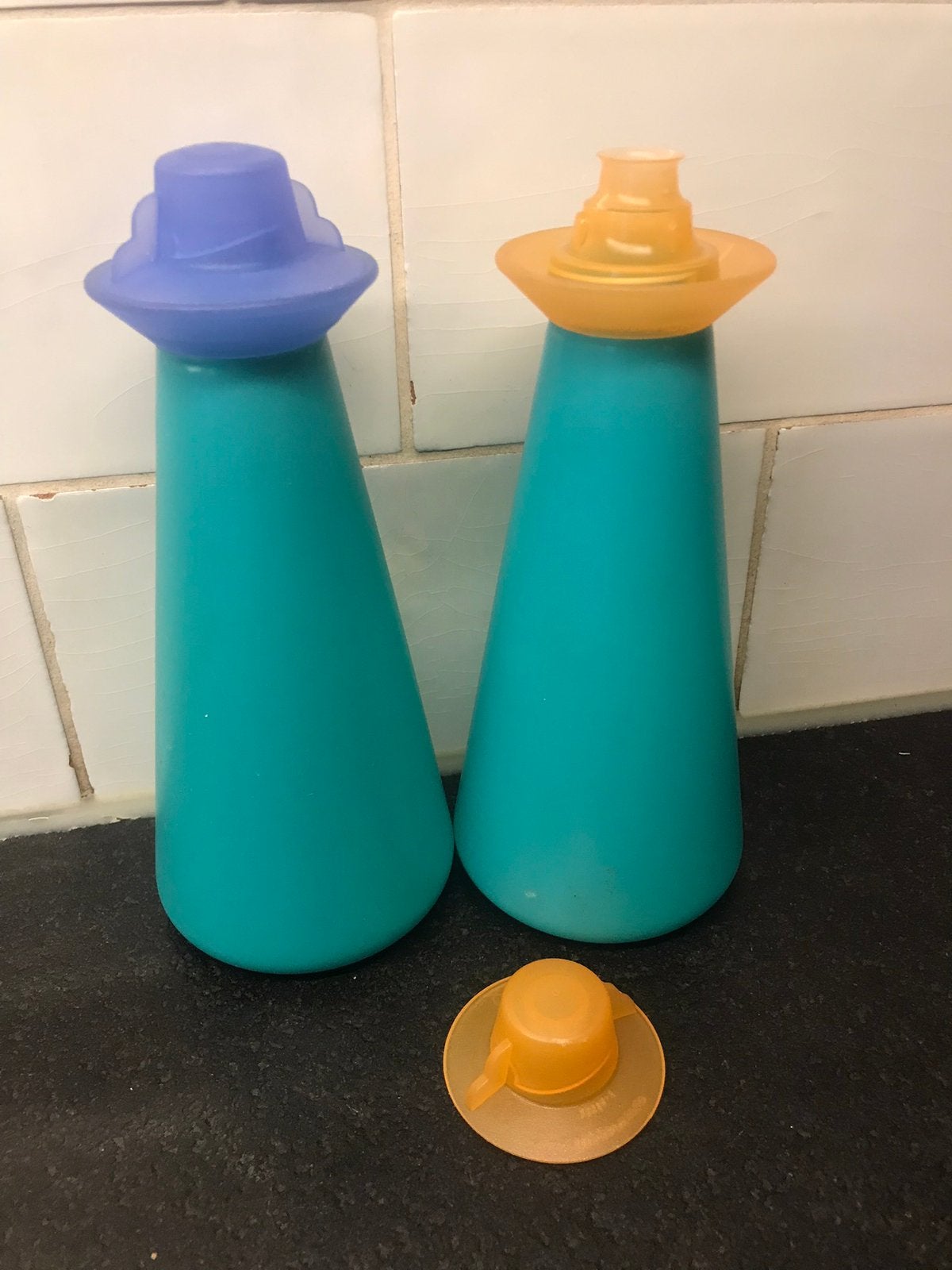 Tupperware trendy olie en azijn oil vinegar stel set schenk, Gebruikt, Blauw, Overige typen, Met deksel