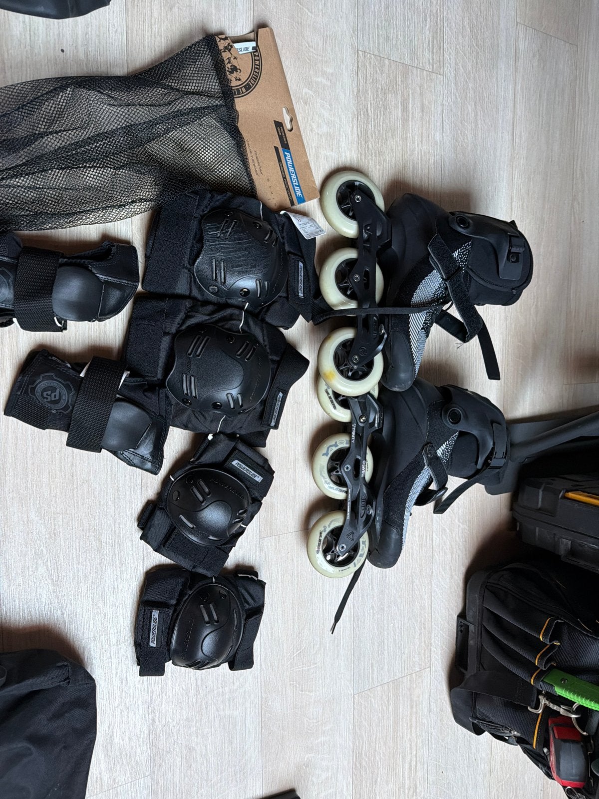 Powerslide Swell Inline Skates (maat 42/43) met bescherming, Ophalen of Verzenden, Zo goed als nieuw, Inline skates 4 wielen, Powerslide