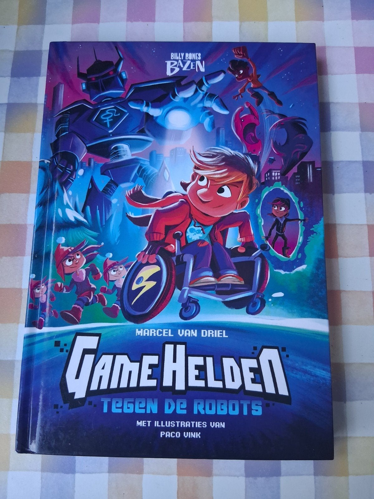 boek marcel van driel - game helden tegen de robots, Ophalen of Verzenden, Gelezen, Non-fictie
