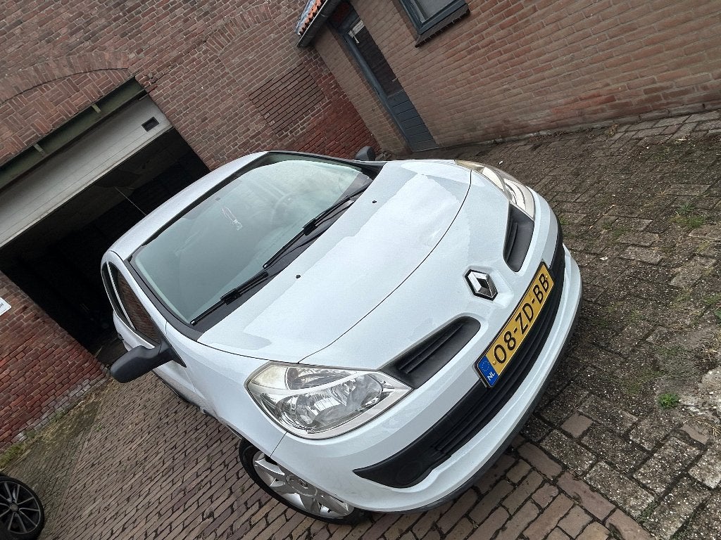 Renault Clio 1.2 16V 55KW 5-DRS E4 2008 Wit AIRCO, Voorwielaandrijving, 535 kg, 74 pk, 4 cilinders