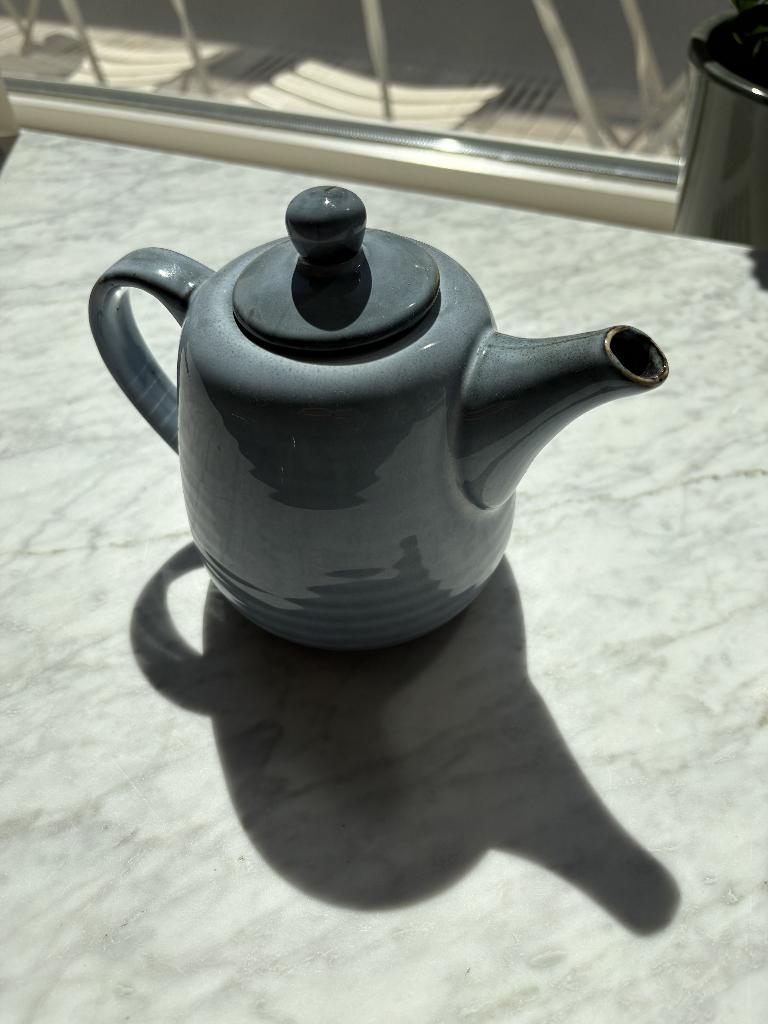 Theepot Ottawa, Ophalen, Keramiek, Overige typen, Zo goed als nieuw