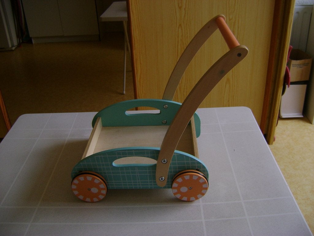 houten blokkenkar duwhoogte 35cm de bak is 30lx23br blauw/or, Kinderen en Baby's, Ophalen of Verzenden, Zo goed als nieuw, Duw- of Trekspeelgoed