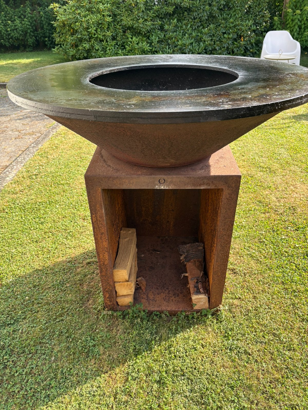 Ofyr 100 buiten barbeque, Tuin en Terras, Houtskoolbarbecues, Ophalen, Zo goed als nieuw
