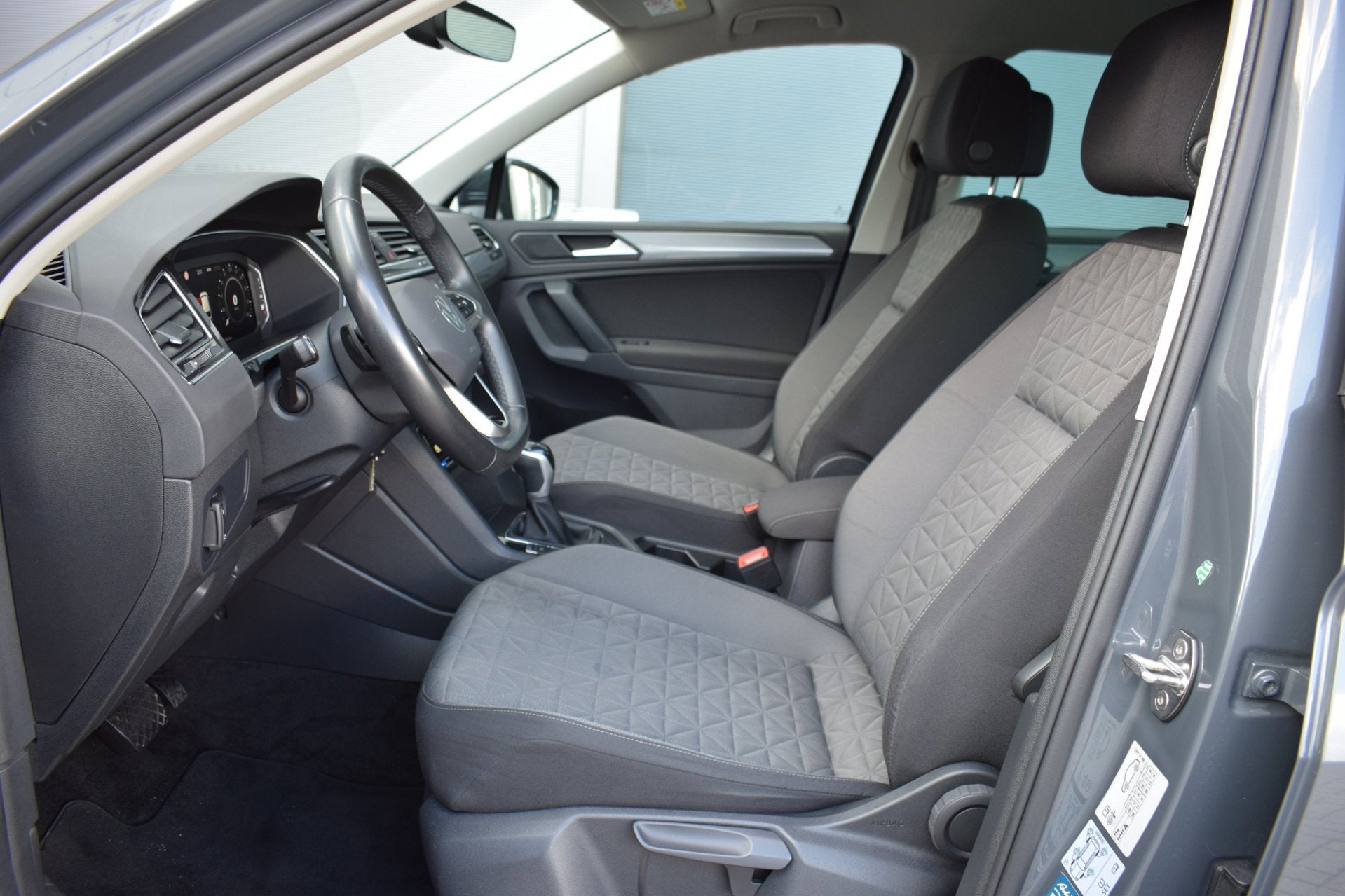 Volkswagen Tiguan 1.4 TSI eHybrid PHEV SOH / VIRTUAL / CAMER, 1716 kg, Gebruikt, Zwart, 4 cilinders