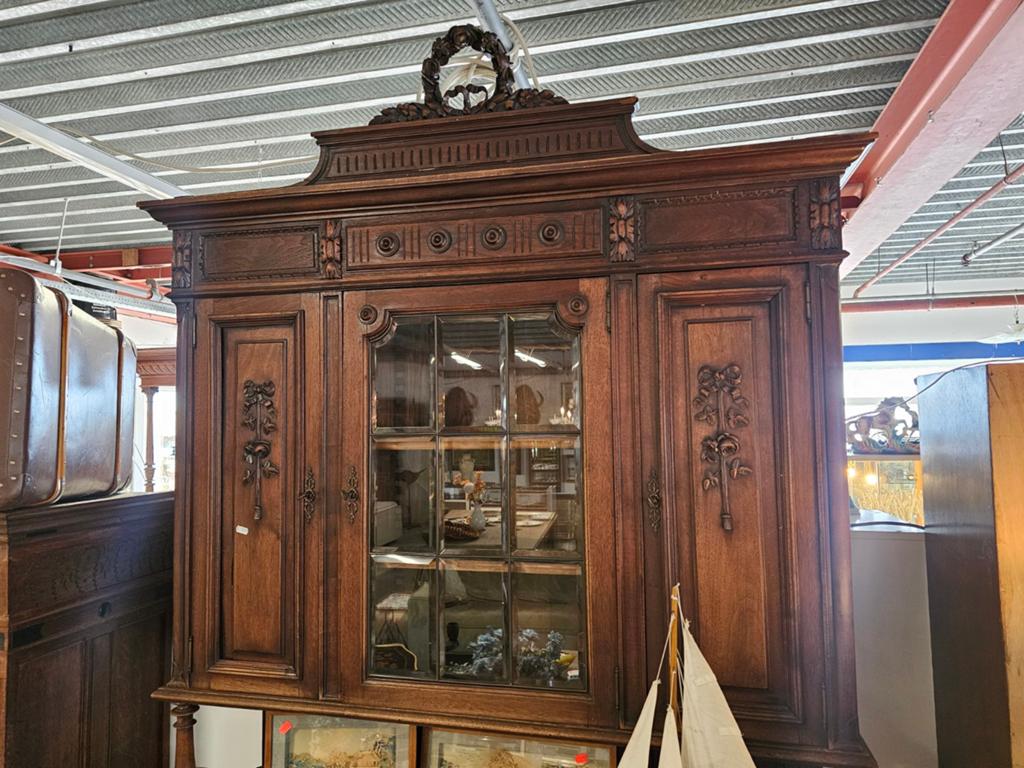 Antieke Eiken Buffetkast met Vitrine en Snijwerk, Ophalen of Verzenden