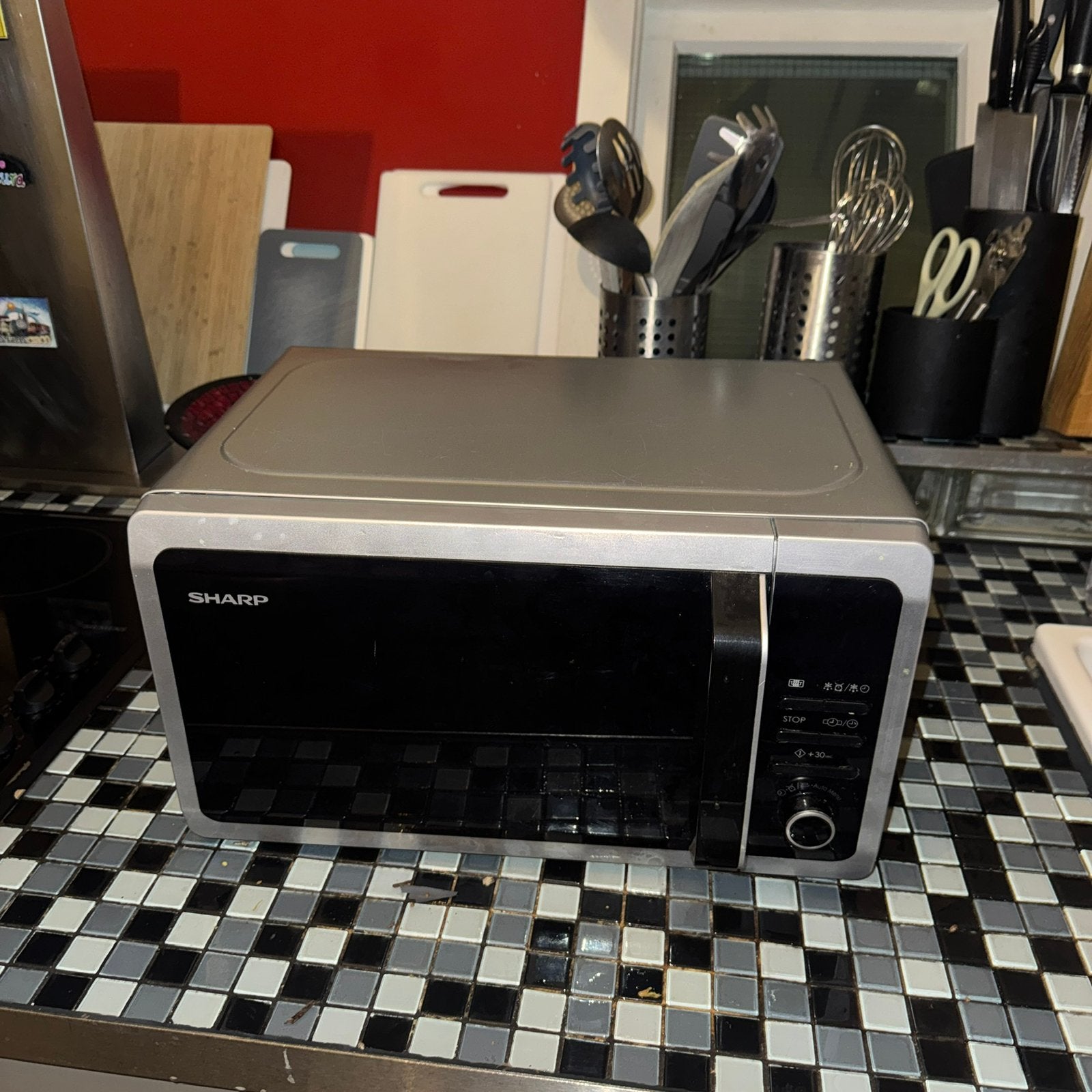 Sharp R-243 magnetron zilver zwart met draaiplateau, Witgoed en Apparatuur, Ophalen, Zo goed als nieuw, Draaiplateau