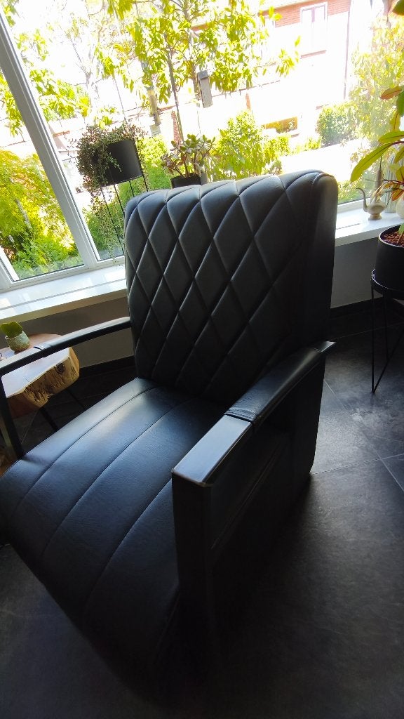 2 zwarte fauteuils industriële look, Ophalen, Kunststof, Gebruikt, 75 tot 100 cm