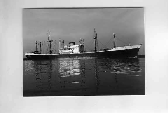 scheepvaart-foto-nijkerk 1958, Verzamelen, Ophalen of Verzenden, Zo goed als nieuw, Motorboot, Boek of Tijdschrift