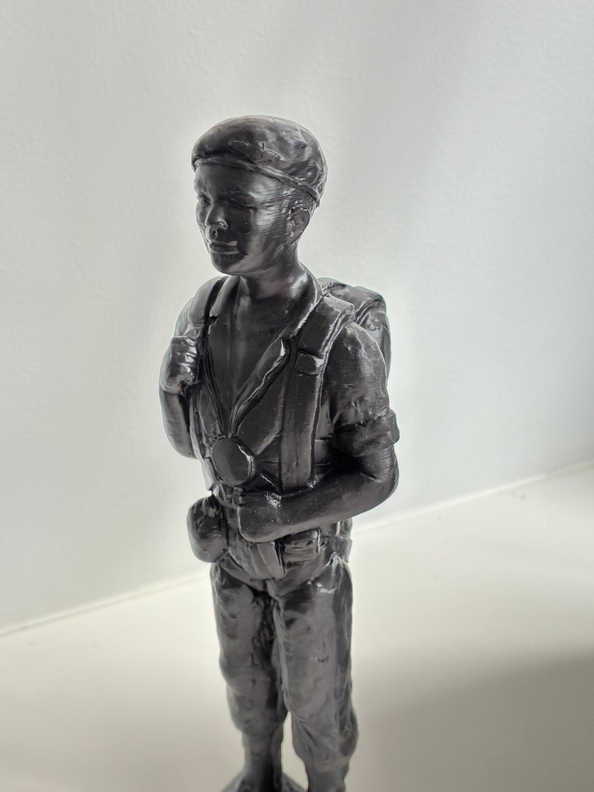Beeldje indie KNIL paracommando kct sop rst, Verzamelen, Militaria | Algemeen, Verzenden, Landmacht, Nederland