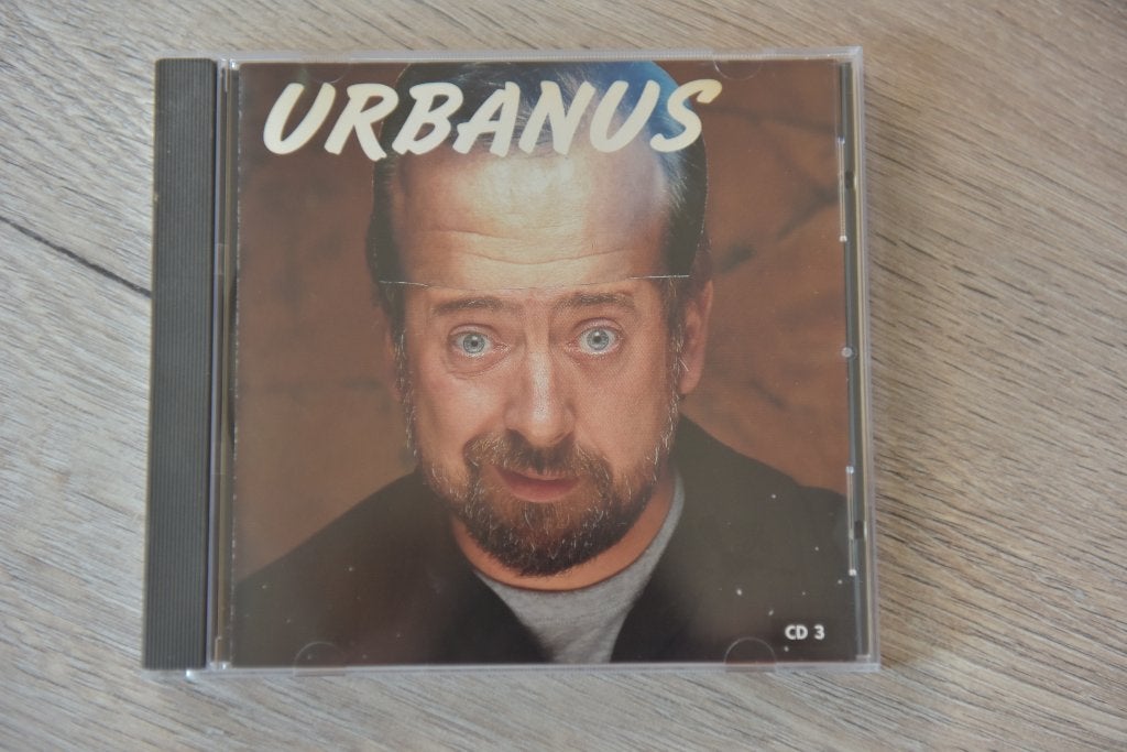 URBANUS -- THE BEST OF DEEL 3, Verzenden, Zo goed als nieuw, Verzamelalbum, Inclusief doosje