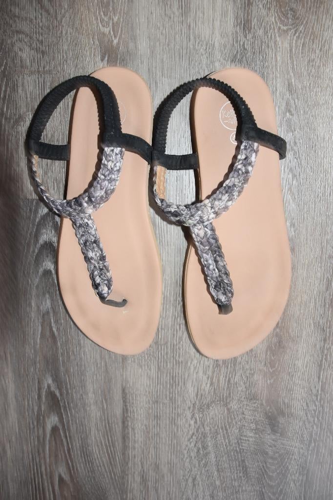 Zwart gevlochten teenslipper van Kelly Jo, Kleding | Dames, Schoenen, Slippers, Kelly Jo, Zwart, Ophalen of Verzenden