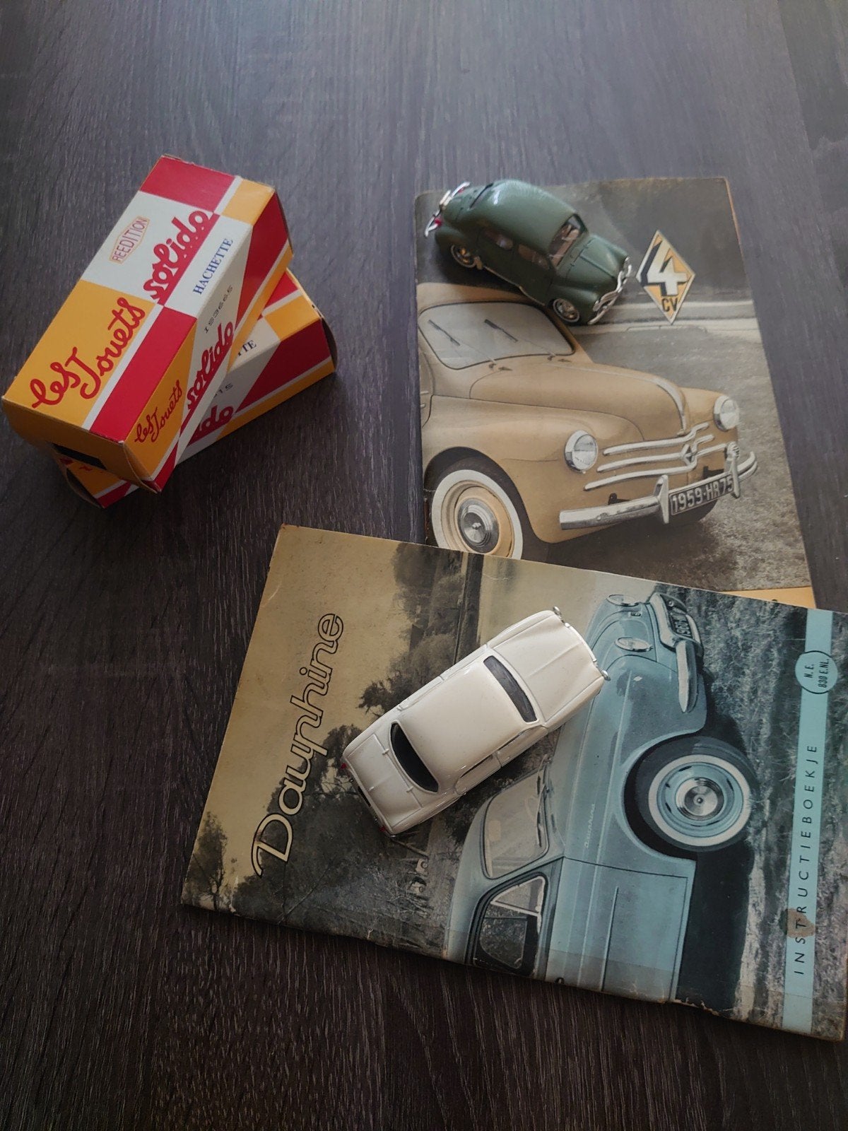 Renault Dauphine en Renault 4 CV Handleiding en Modellen., Boeken, Ophalen of Verzenden, Zo goed als nieuw, Renault