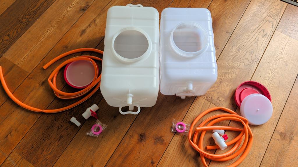 Watertanks 25 en 30 liter met accessoires, Ophalen, Nieuw