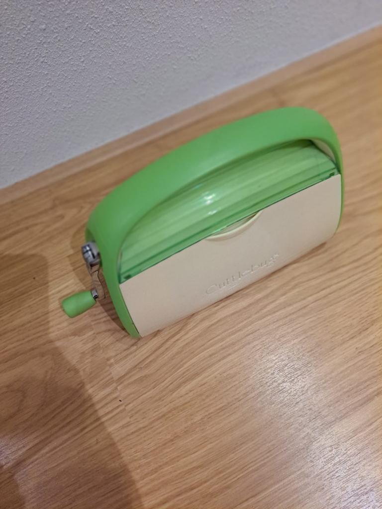 Cuttlebug snij- en embossingmachine met accessoires, Groen, Overige thema's, Ophalen of Verzenden, Kunststof