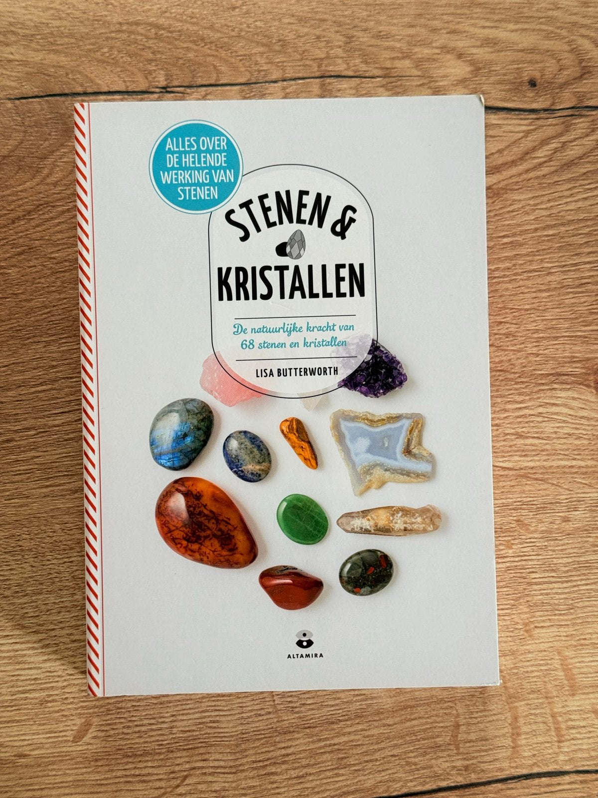 Stenen & Kristallen: De natuurlijke kracht van 68 stenen, Ophalen of Verzenden, Zo goed als nieuw, Spiritualiteit algemeen, Instructieboek