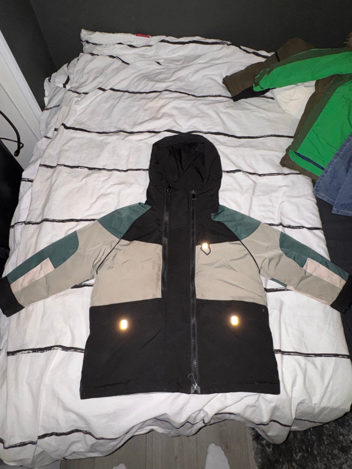 Mooie jas maat 128/134 met kleine beschadiging, Kinderen en Baby's, Kinderkleding | Maat 128, Ophalen of Verzenden, Gebruikt, Jongen