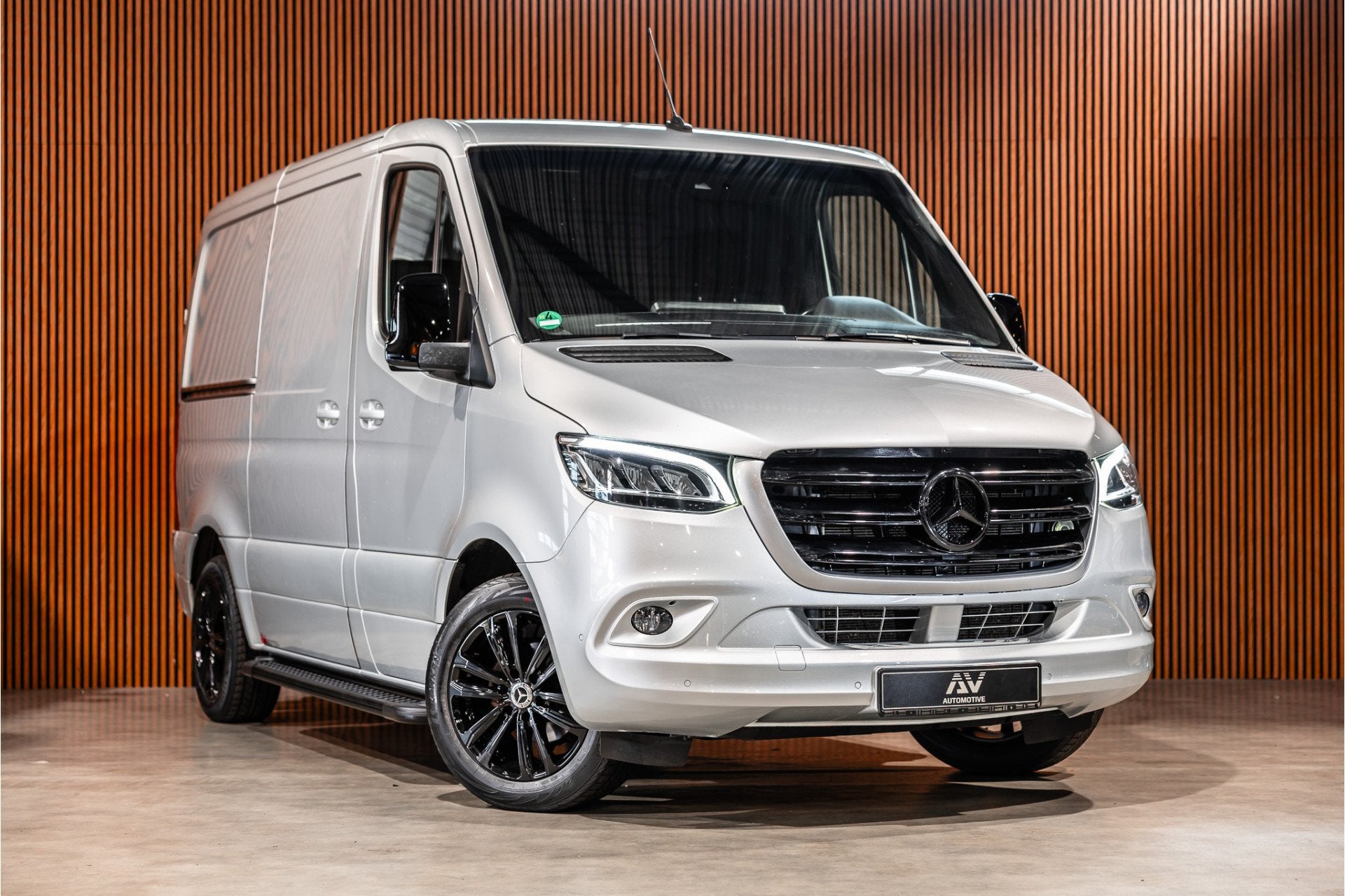 Mercedes-Benz Sprinter 317 1.9 CDI | ACC | LED Koplampen | C, Automaat, Achterwielaandrijving, Gebruikt, Zwart