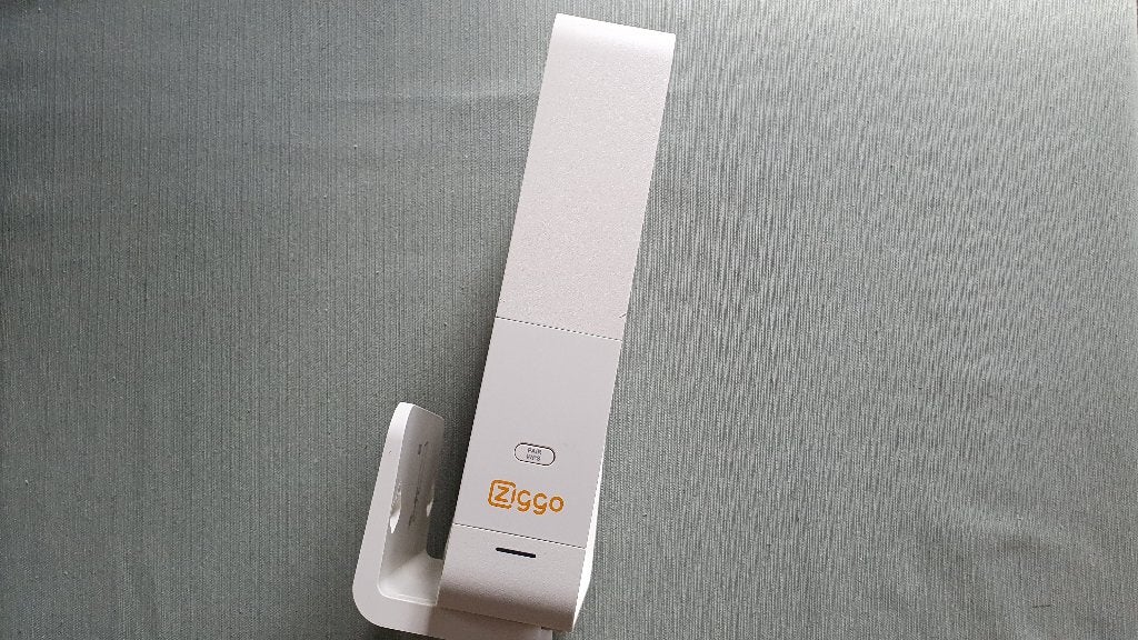 Compal CH7465LG-ZG, Ophalen of Verzenden, Zo goed als nieuw, Router met modem, Compal