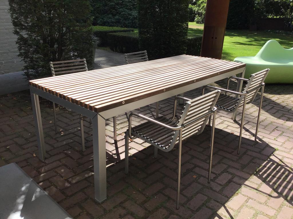 “EXTREMIS EXTEMPORE”TAFEL MET 4 STOELEN MET KUSSENS IZGS, Tuin en Terras, Tuinsets en Loungesets, Gebruikt, Aluminium, Ophalen of Verzenden
