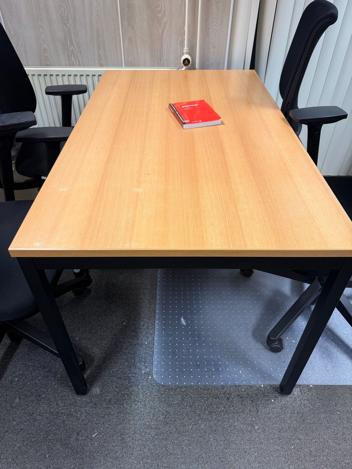 5 Stevig bureau’s met houten blad en metalen onderstel, Huis en Inrichting, Bureaus, Ophalen, Gebruikt, Hout, Bruin